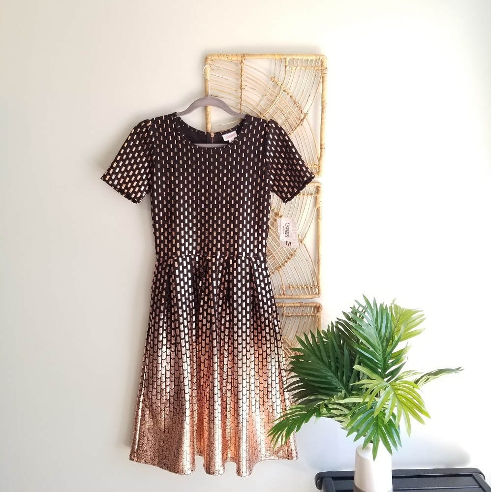 NWT LulaRoe Elegant Amelia - M